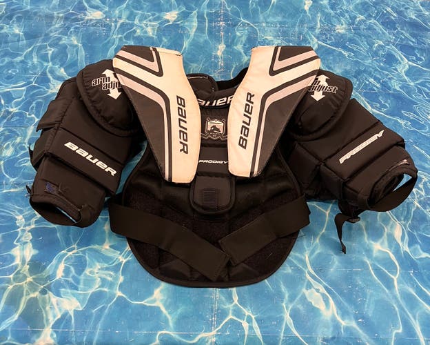 Youth Small / Medium Bauer Prodigy 2.0 Goalie Chest Protector (Used)