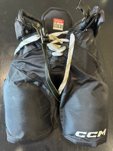 Men's Junior Medium CCM Tacks AS 580 Hockey Pants (Used)