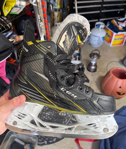 Black/Yellow CCM Ccm tacks classic Hockey Skates Regular Width 8 (Used)