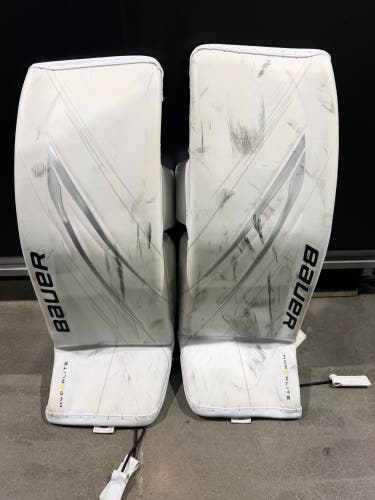 White Small Senior Bauer Hyperlite 2 Goalie Leg Pads (Used)