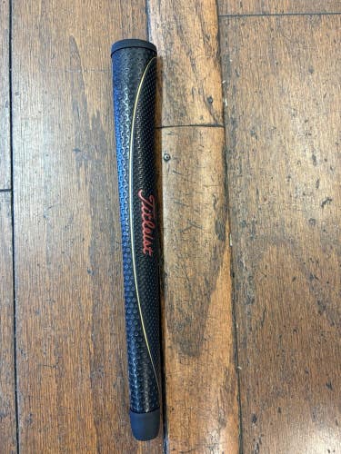 New Scotty Cameron Standard Size Putter Grip Black / Red Script