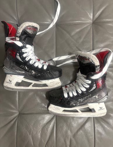2011 Bauer Vapor 5x Pro Hockey Skates Regular Width Size 2.5 (Used)