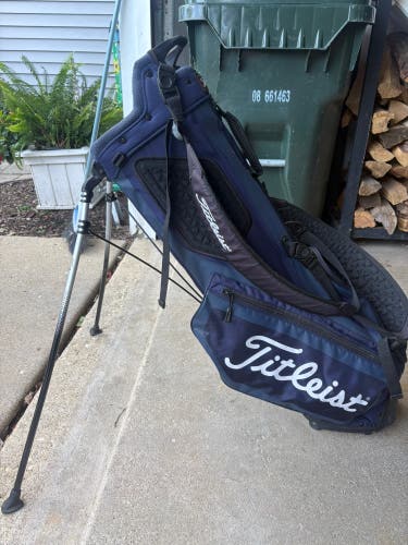Men's Titleist Bag (Used)