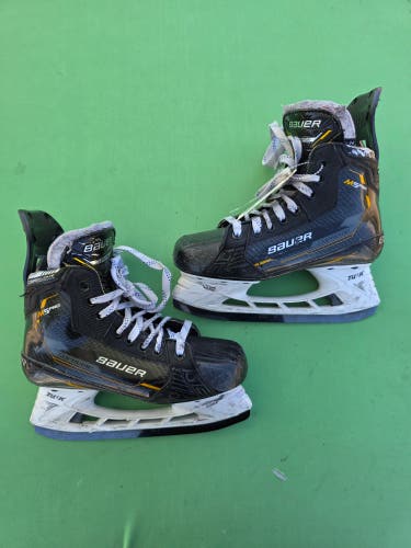 Intermediate Bauer Supreme M5 Pro Hockey Skates Size 4 Fit 2