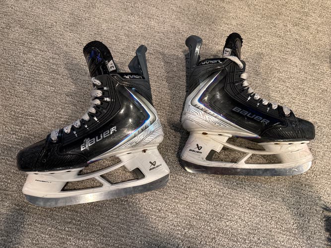 Black/White 2025 Bauer Vapor Flylite Hockey Skates Extra Wide Width Size 3.5 (Used)