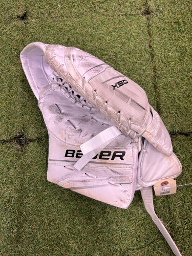 Junior Bauer GSX Regular Goalie Glove (Used)