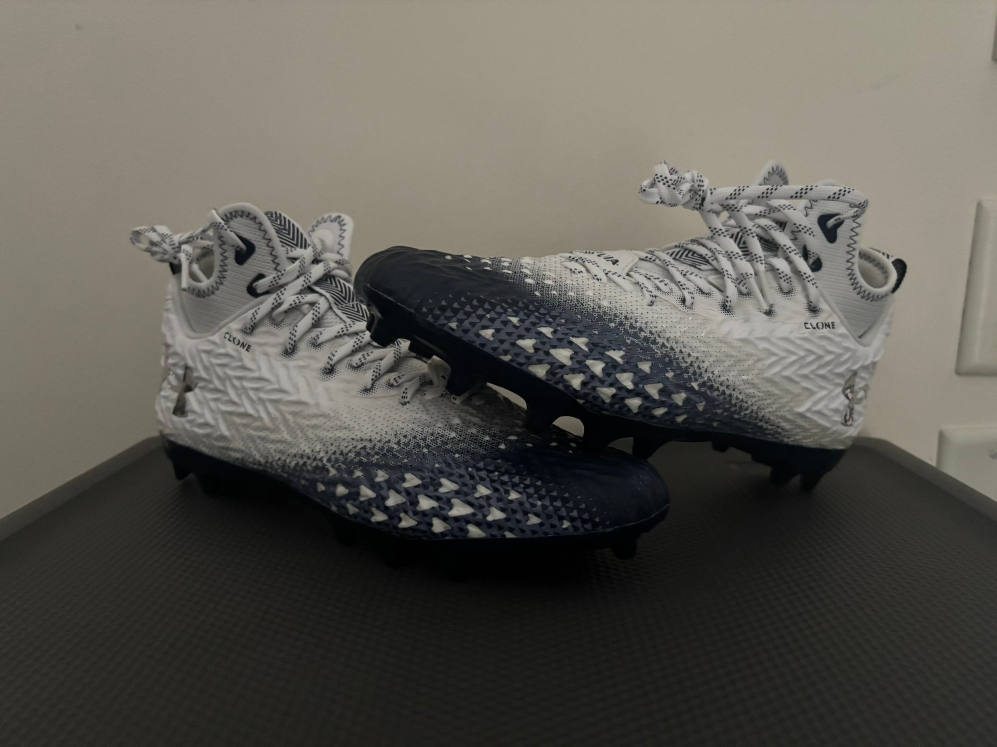 Men's Size M 11.0 (W 12.0) Under Armour Spotlight Clone 3.0 MC