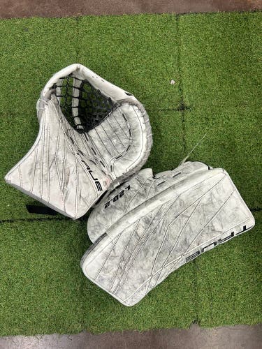 Senior True L20.2 Regular Goalie Glove & Blocker Set (Used)
