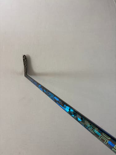 New 30 Flex T28 Junior True Catalyst Nitro Right Hand Hockey Stick