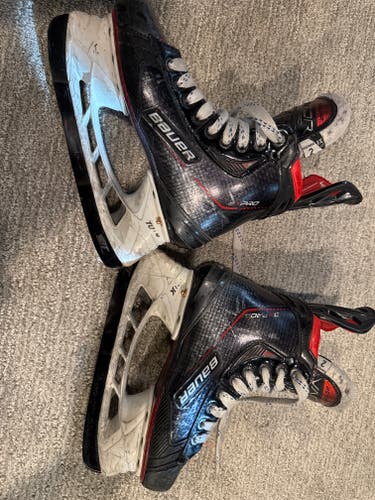 Black 2022 Bauer Vapor 3X Pro Hockey Skates Extra Wide Width Size 2 (Used)
