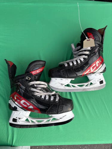 Intermediate CCM JetSpeed FT6 Pro Hockey Skates Regular Width Size 5.5 (Used)