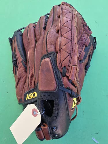 Wilson A500 RH Outfield Softball Glove 14" (Used)