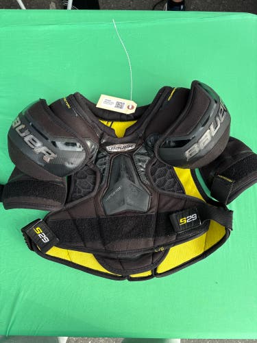 Large Senior Bauer Supreme S29 Shoulder Pads (Used)