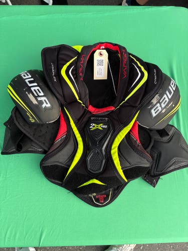 Large Junior Bauer Vapor 2X Pro Shoulder Pads (Used)