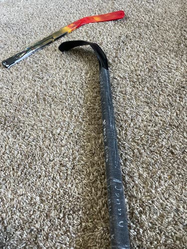 Youth Bauer Mystery Mini Right Handed Hockey Stick 30 Flex (Used)