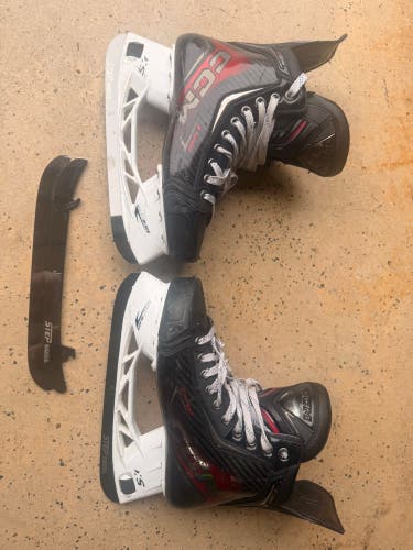 Black 2025 CCM JetSpeed FT8 Pro Hockey Skates Regular Width 8.5 (Used)