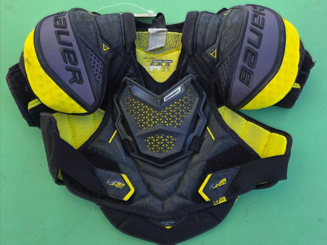 Medium Junior Bauer Supreme Ultrasonic Shoulder Pads (Used)