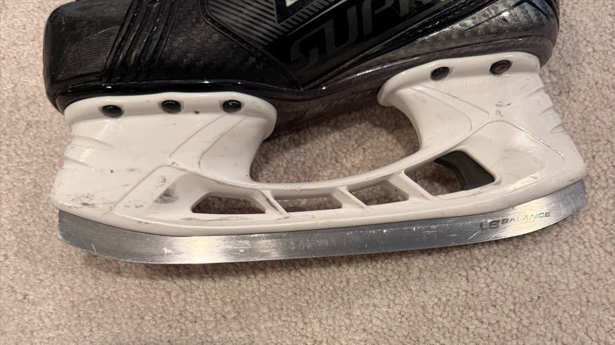 Black Bauer Nexus 2N Hockey Skates Regular Width Size 3.5 (New)