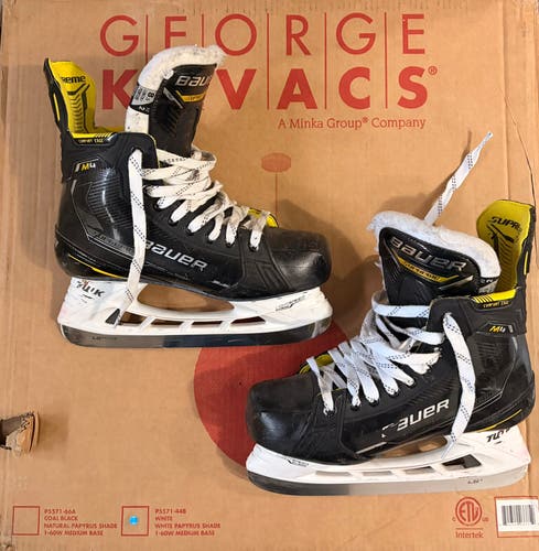 Black/Yellow 2022 Bauer Supreme M4 Hockey Skates Regular Width 8.5 (Used)