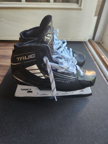 True Catalyst 9x4 Hockey Goalie Skates Regular Width 9.5 (Used)