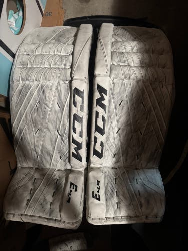 34" CCM Extreme Flex 4.9 Goalie Leg Pads (Used)