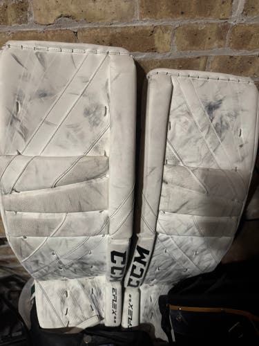 34" CCM Extreme Flex E5.9 Goalie Leg Pads (Used)