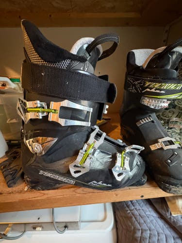 Mondo 29 & 29.5 Men's Tecnica Phoenix Max Ski Boots (Used)