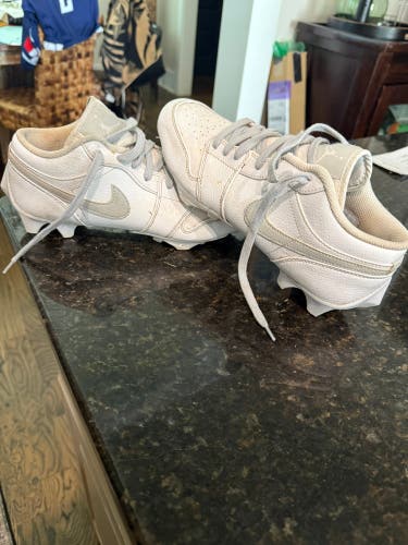 White Men's Size M 8.0 (W 9.0) Adult Air Jordan Molded Cleats Cleats (Used)