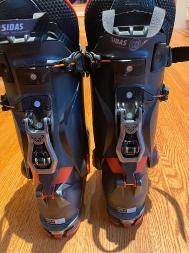 Mondo 28 & 28.5 Men's Dynafit Alpine Touring Hoji Free Ski Boots Stiff Flex (Used)
