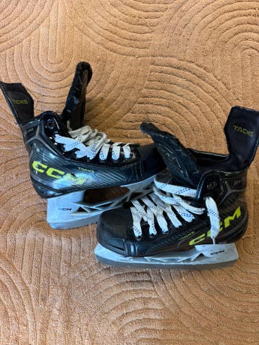 Youth CCM Tacks XF Pro Hockey Skates Regular Width 13.5 (Used)