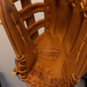Wilson A2000 RH Outfield Baseball Glove 12.75" (New)