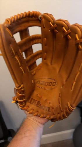 Wilson A2000 RH Outfield Baseball Glove 12.75" (New)