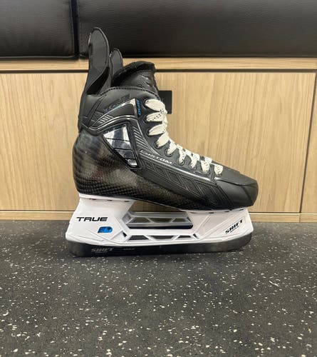 True SVH Pro Hockey Skates Regular Width 7 (Used)