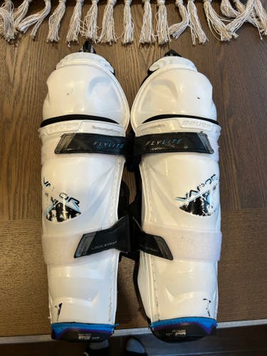 Junior Bauer Vapor Flylite 12" Shin Pads