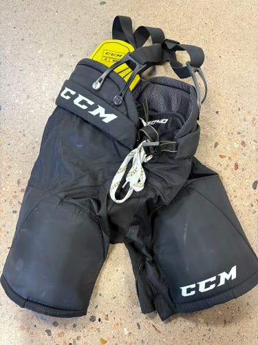 Black Junior Medium CCM Tacks 9040 Hockey Pants (Used)