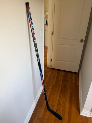 Senior Bauer Vapor Flylite Left Hand Hockey Stick P28 70 Flex (New)