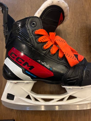 CCM JetSpeed FT 680 Hockey Skates Regular Width Size 2 (Used)