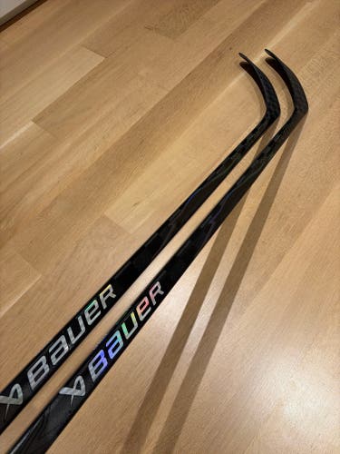 NEW 2 Pack Pro Stock Bauer Vapor Hyperlite (Flylite Dress) Right Hossa Pro Curve 77 Flex Grip Senior