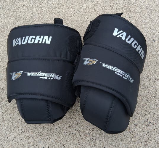SR Vaughn Velocity V7 Pro XF goalie knee pads (Used)
