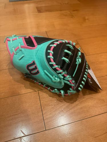 Wilson A2000 SuperSkin Spin Control RHT Catcher's Glove 33.5" (New)