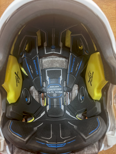 Medium Bauer Re-Akt 200 Helmet (Used)