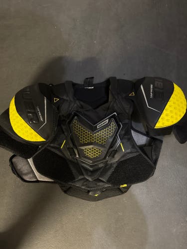 Men's Large Senior Bauer Supreme Matrix Shoulder Pads (Used)