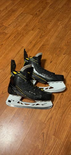 CCM Super Tacks Hockey Skates 9.5 (Used)
