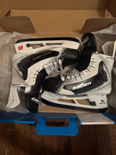 Black/White 2025 Bauer Vapor Flylite Hockey Skates 7.5 (New)