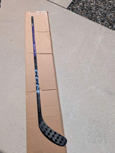 CCM Ribcor Trigger 8 Pro RH P88 55 Flex, 58 in, Clean Blade