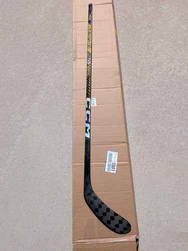 CCM Tacks AS-V Pro RH P28 65 Flex, Cut to 58 in, Clean Blade