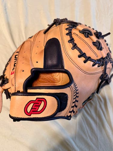 RH Catcher's Baseball Glove 34" (Used)