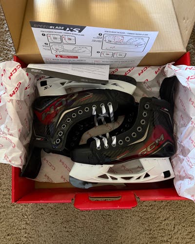 CCM JetSpeed FT8 Pro Hockey Skates Regular Width 7.5 (New)