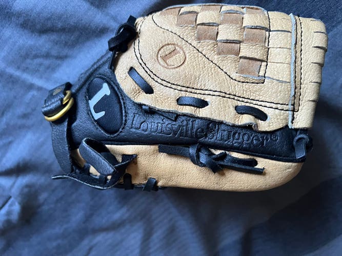 Louisville Slugger RH Baseball Glove 9" (New)