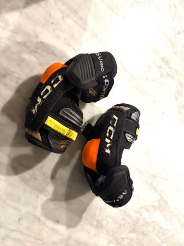 Junior Medium CCM Tacks AS-V Pro Elbow Pads (Used)